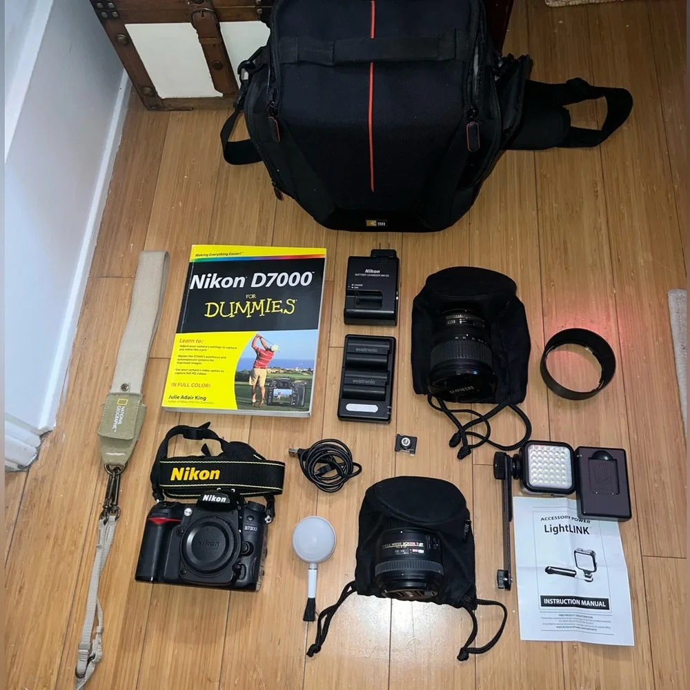 Nikon D7000 + 2 Lenses + Accessories